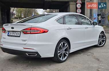 Седан Ford Fusion 2019 в 