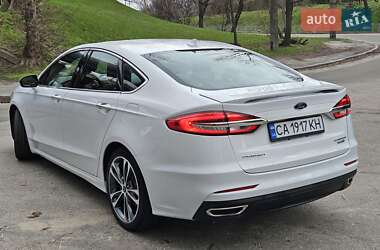 Седан Ford Fusion 2019 в 