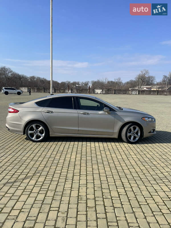 Седан Ford Fusion 2014 в 