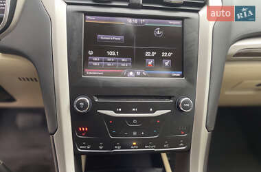 Седан Ford Fusion 2013 в 
