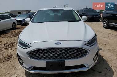 Седан Ford Fusion 2019 в 