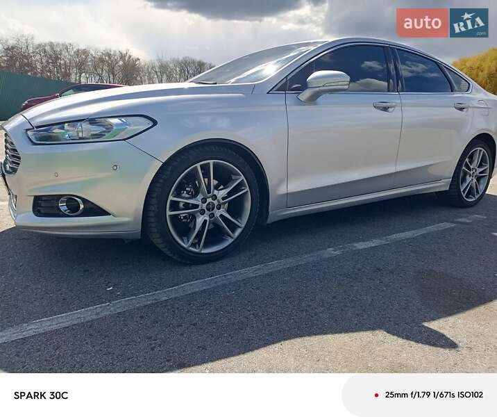Седан Ford Fusion 2013 в 