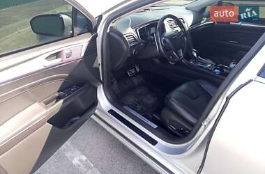 Седан Ford Fusion 2013 в 