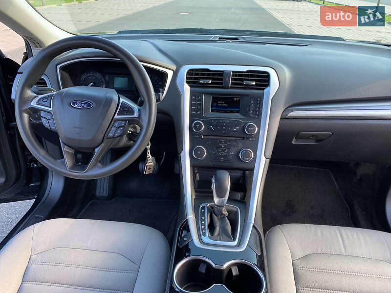 Седан Ford Fusion 2014 в Ужгороді