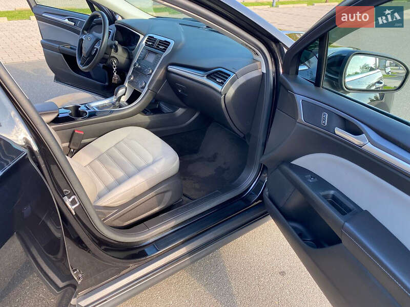 Седан Ford Fusion 2014 в Ужгороді