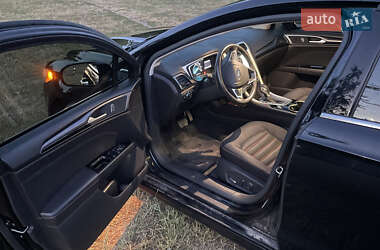 Седан Ford Fusion 2015 в 