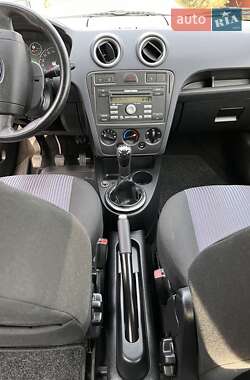 Хэтчбек Ford Fusion 2012 в 