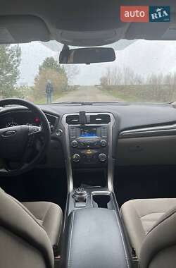 Седан Ford Fusion 2016 в 