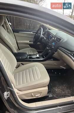 Седан Ford Fusion 2016 в 