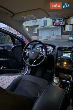 Седан Ford Fusion 2017 в 