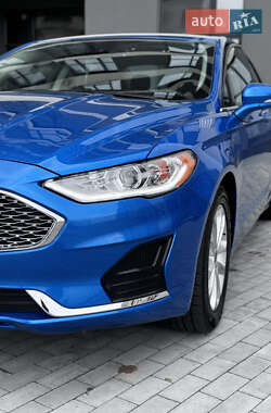 Седан Ford Fusion 2020 в 