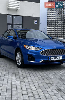 Седан Ford Fusion 2020 в 
