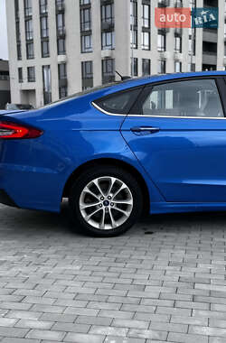Седан Ford Fusion 2020 в 