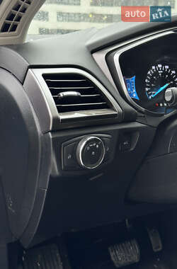 Седан Ford Fusion 2020 в 