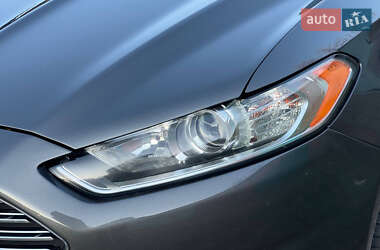 Седан Ford Fusion 2013 в 