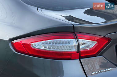 Седан Ford Fusion 2013 в 