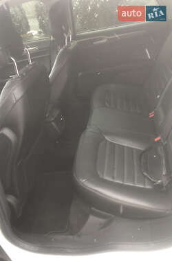 Седан Ford Fusion 2013 в 