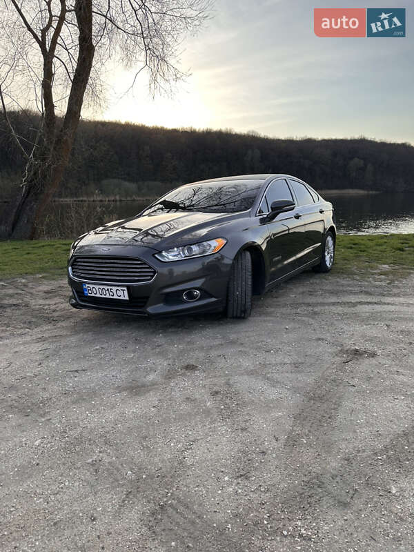 Седан Ford Fusion 2016 в 