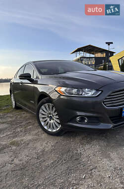 Седан Ford Fusion 2016 в 
