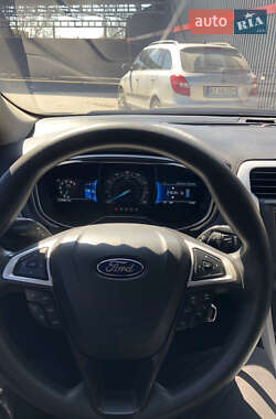 Седан Ford Fusion 2015 в 