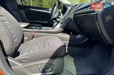 Седан Ford Fusion 2016 в 
