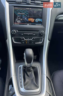 Седан Ford Fusion 2016 в 