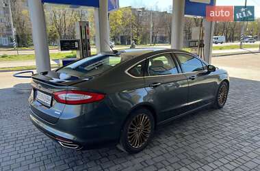 Седан Ford Fusion 2015 в 