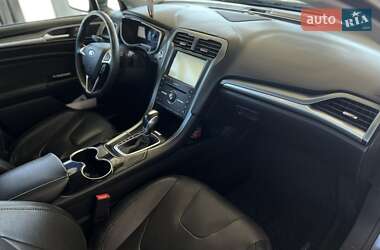 Седан Ford Fusion 2015 в 