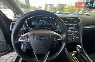 Седан Ford Fusion 2015 в 