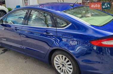Седан Ford Fusion 2015 в 