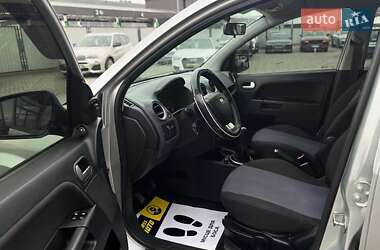 Хэтчбек Ford Fusion 2011 в 