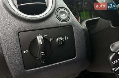 Хэтчбек Ford Fusion 2011 в 