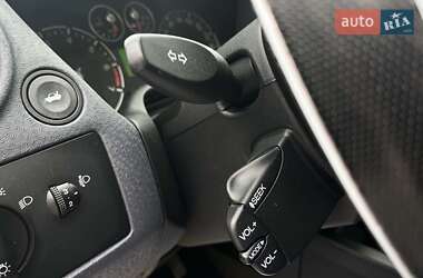Хэтчбек Ford Fusion 2011 в 