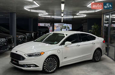 Седан Ford Fusion 2016 в 
