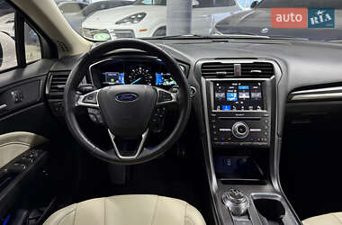 Седан Ford Fusion 2016 в 