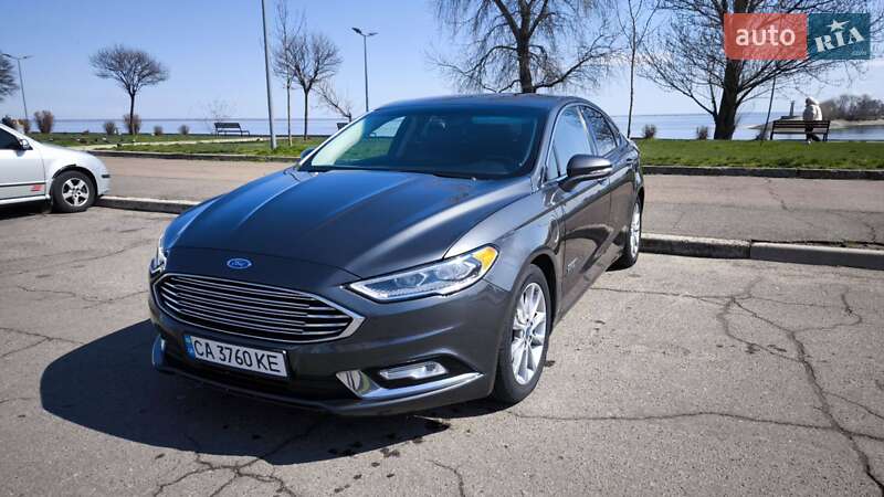 Седан Ford Fusion 2016 в 