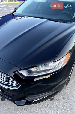 Седан Ford Fusion 2015 в 