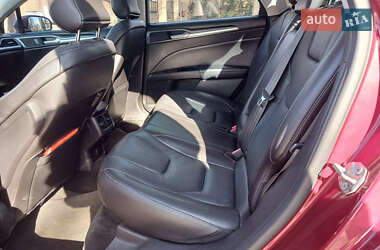 Седан Ford Fusion 2015 в 