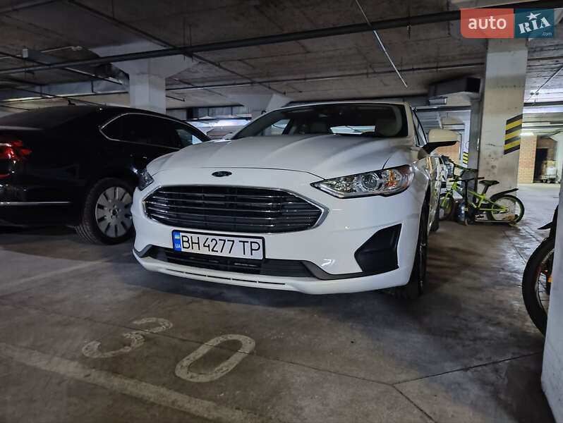 Седан Ford Fusion 2019 в 