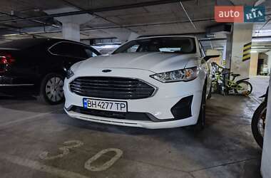 Седан Ford Fusion 2019 в 