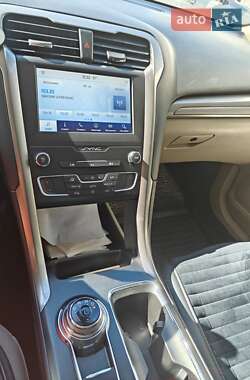Седан Ford Fusion 2019 в 