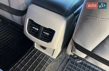 Седан Ford Fusion 2019 в 