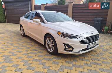 Седан Ford Fusion 2019 в 