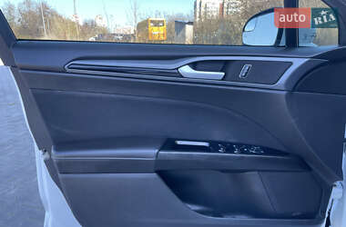 Седан Ford Fusion 2014 в 