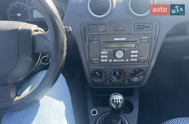 Хэтчбек Ford Fusion 2006 в 