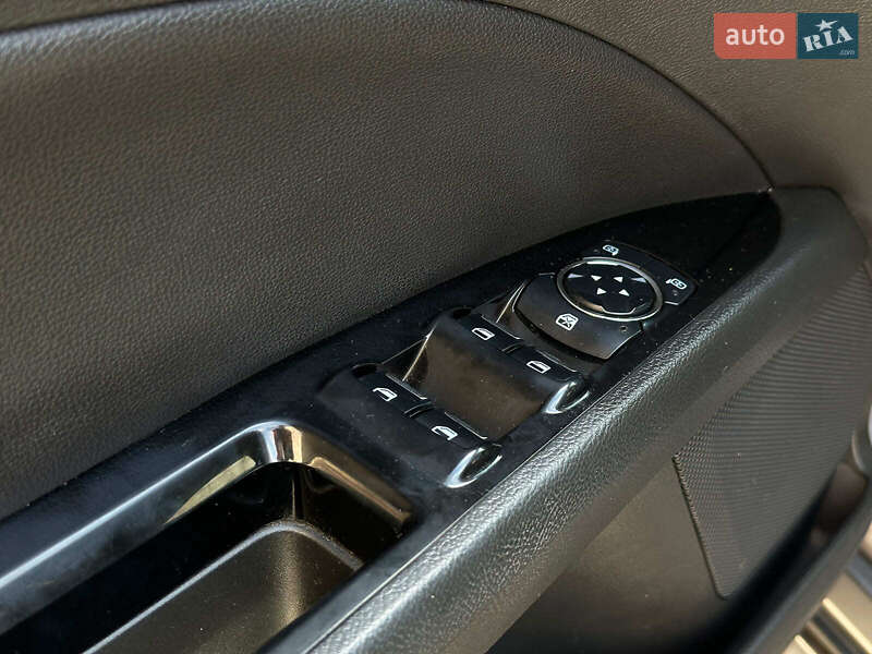 Седан Ford Fusion 2013 в Одесі