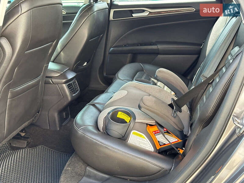 Седан Ford Fusion 2013 в Одесі