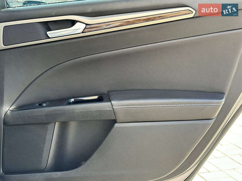 Седан Ford Fusion 2013 в Одесі