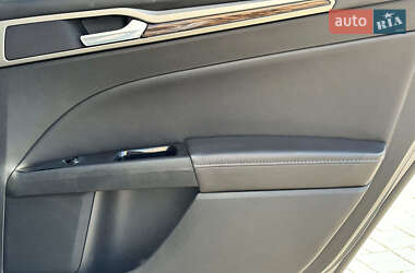 Седан Ford Fusion 2013 в 