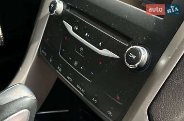 Седан Ford Fusion 2013 в 